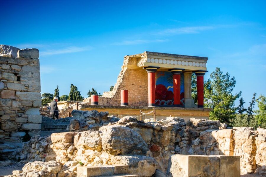 Private Knossos Skip The Line Tour inc. lunch & wine tasting - Hotel Pickup and Express Entry at Knossos