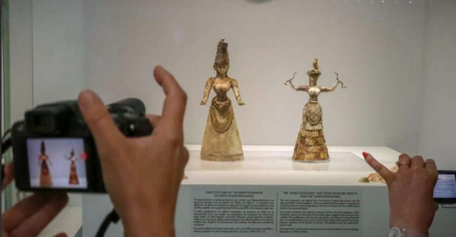 Private tour: Archeological Museum of Heraklion - Meeting your guide and skipping the museum line without stress