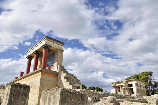 Private Tour Knossos Palace-Archaeological Museum-Heraklion Town - Heraklion town stop: Lions Square, Morosini Fountain, Venetian Fortress, St. Titus