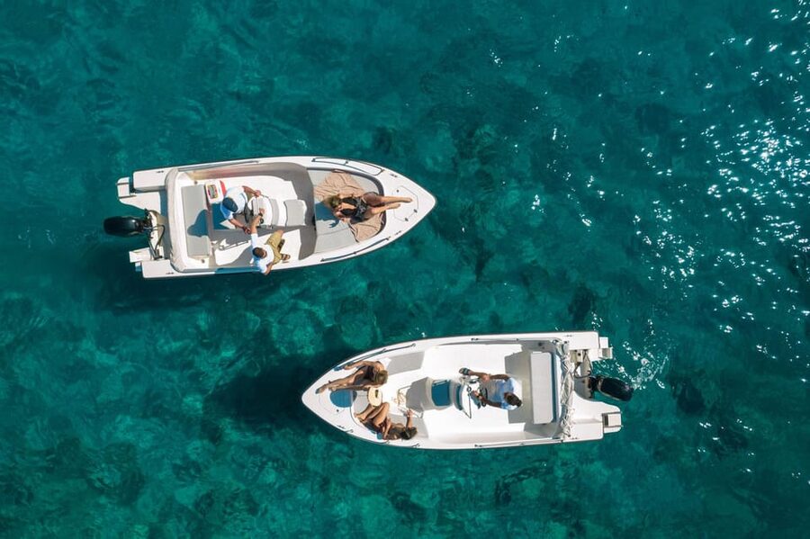 Rent Boat from Marathi Without Skipper 30hp - The 30-minute training: freedom, but with guardrails