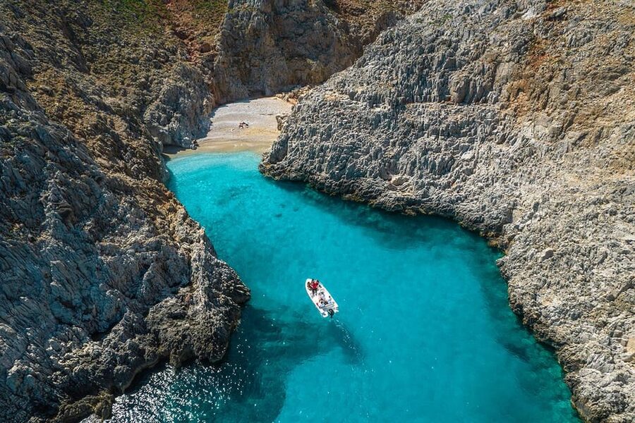 Rent Boat from Marathi Without Skipper 30hp - Your boat day setup: comfort and snorkeling essentials