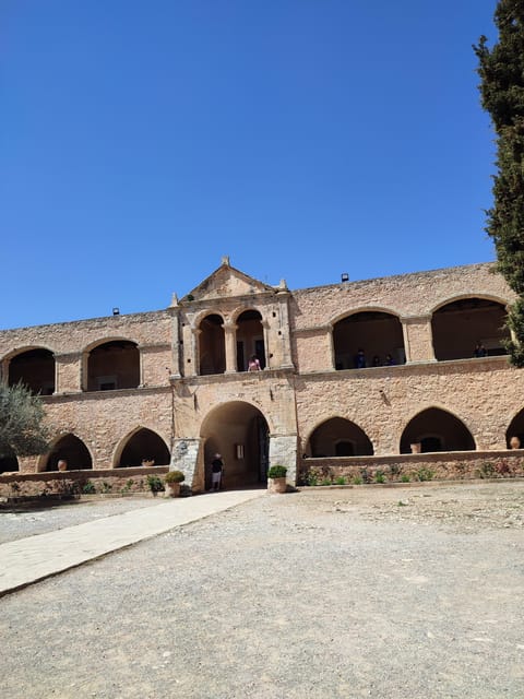 Rethymno: e-Bike tour to Arkadi monastery - Where this tour starts, and why the meeting spot matters