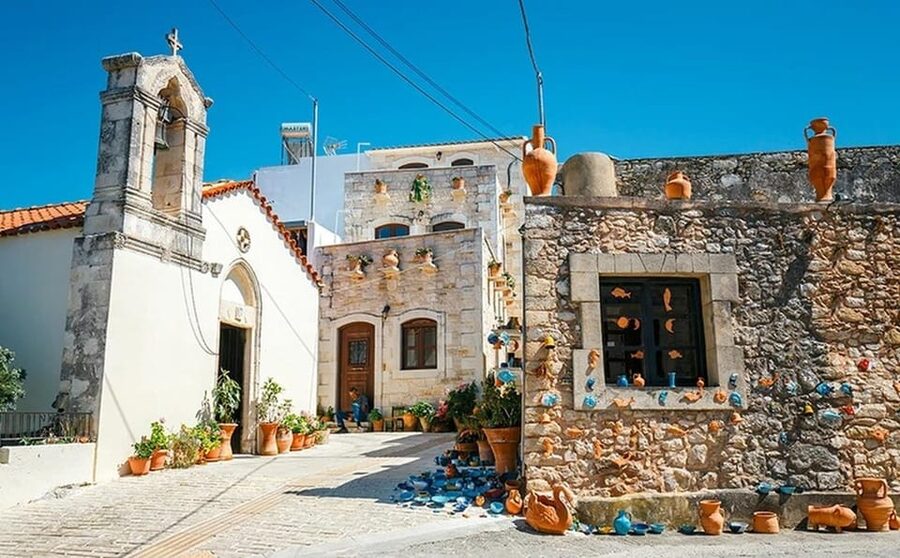 Rethymno: Melidoni Cave and Arkadi Monastery Half-Day Trip - Melidoni Cave and the valley coffee moment