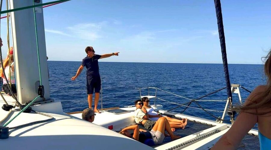 Rethymno: Sunset Catamaran Cruise - Sushi & Open Bar - Food and drinks: sushi, snacks, and the open bar reality