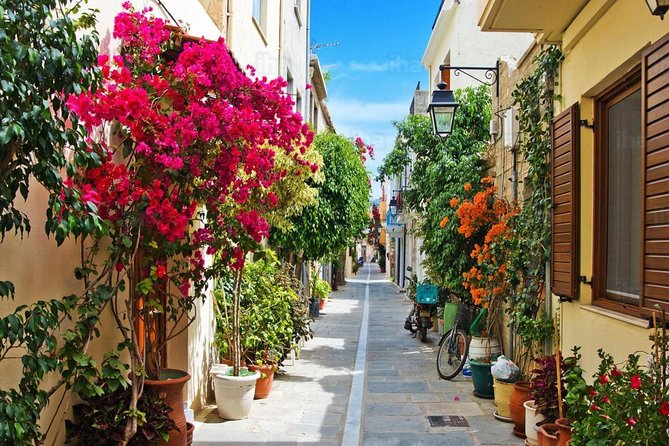 Rethymno Walking & Gastronomy Tour - Stop 1: Kafeneio breakfast, sfakianopita and thyme honey