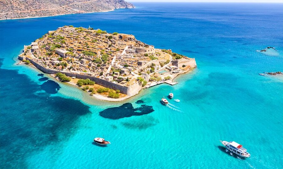 Spinalonga & Agios Nikolaos with BBQ - Agios Nikolaos: Lake Voulismeni and a quick feel for local life