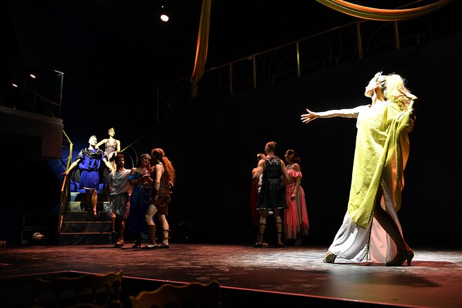 Troy Dinner-Show - Where the venue shines: modern staging and the crowd atmosphere